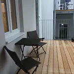 Moderne Stadtwohnung Mit Balkon